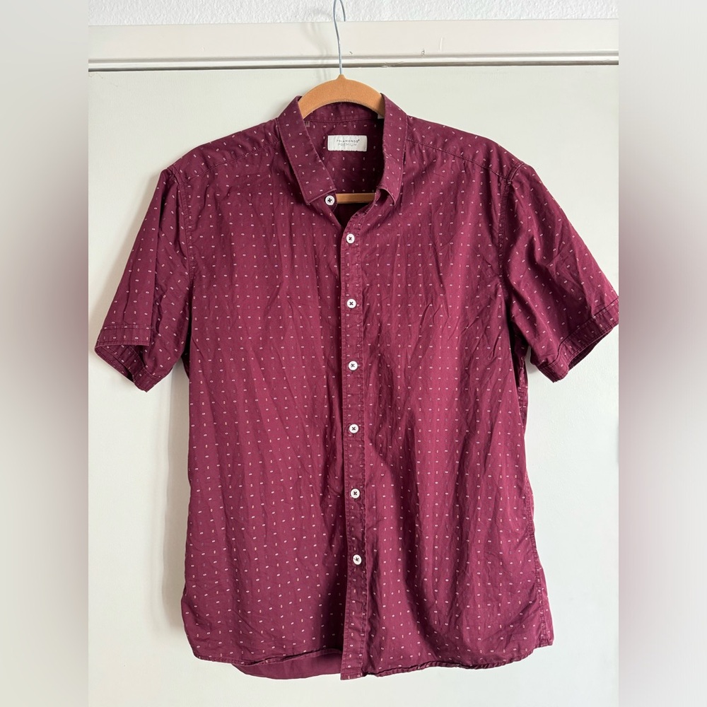 7 Diamonds short sleeve button down. size medium.